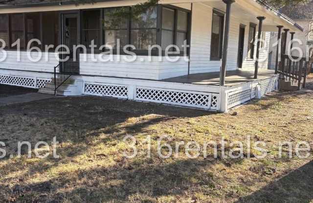 Photo of $950 - 3 bed 1 bath - Single Family Home