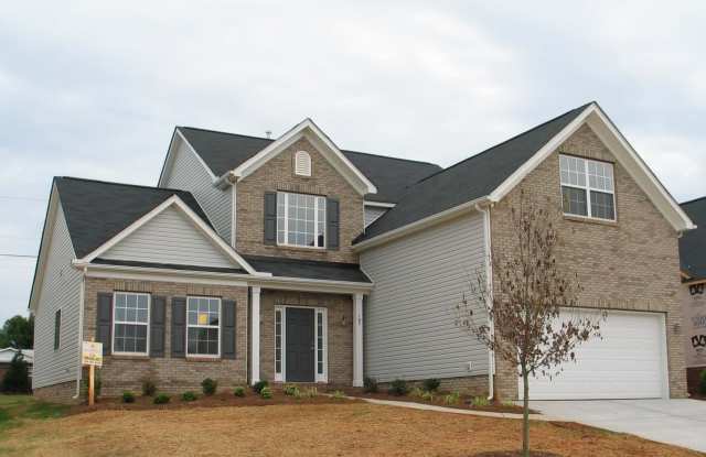 Beautiful Four Bedroom Home in Pine Forest!
