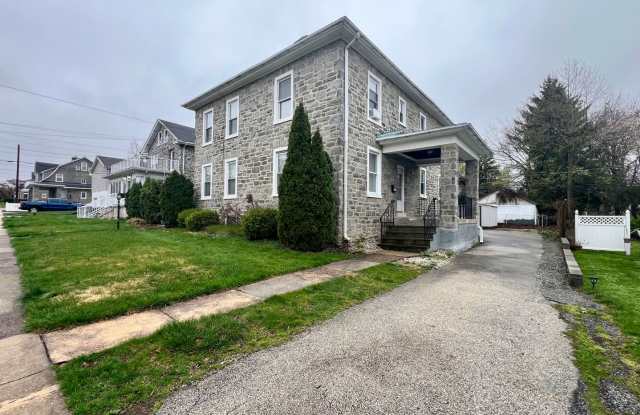 Gorgeous 3-Bedroom Apartment in Drexel Hill! Available NOW! - 510 Harper Avenue, Drexel Hill, PA 19026
