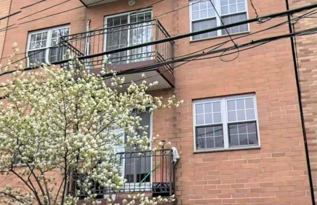 Photo of 43-22 Robinson Street unit: 2C