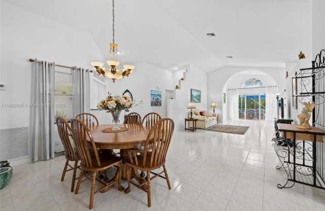 9650 Harbour Lake Cir