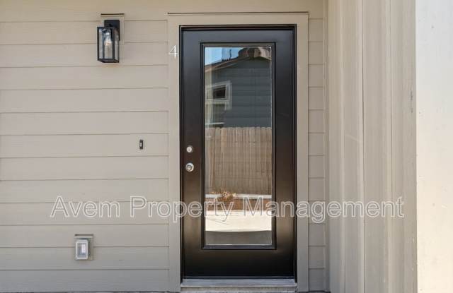 936 Molalla Avenue - 4