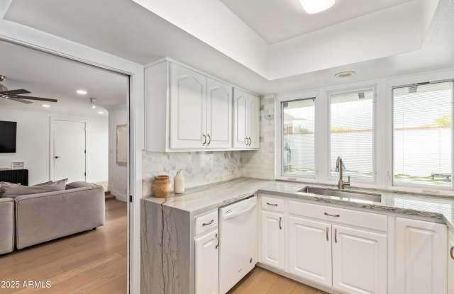 2629 S COUNTRY CLUB Way