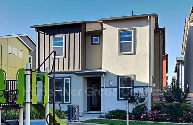 4447 Ocean Ln