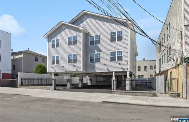 Photo of 110 Madison Street 5