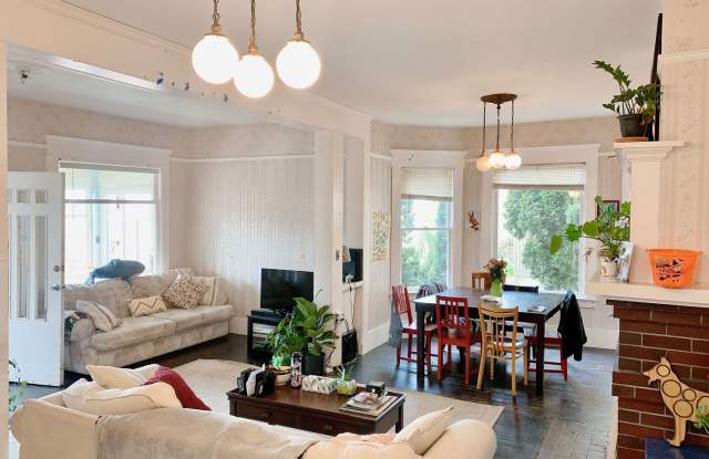 PRELEASING: Classic N Garden 6 bdrm/3 bath near WWU North Campus