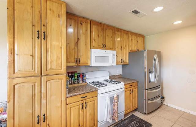 Photo of Stunning 4 Bedroom Home in St. George! Pet Friendly!