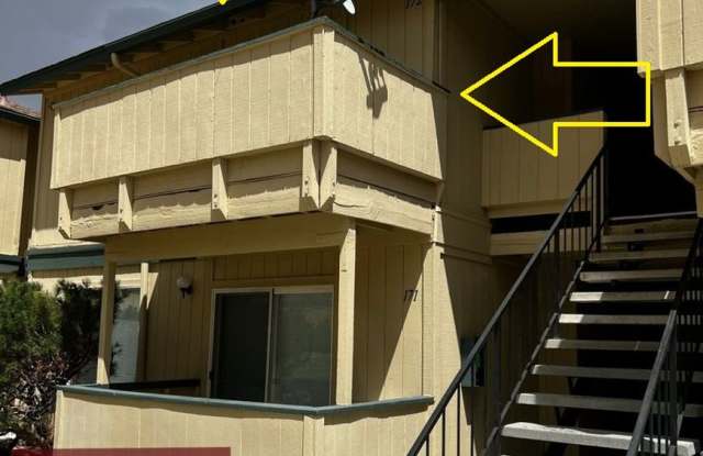 Condo Near UNR, upstairs apartment, 2 Bedroom, 1 bathroom - Kay DeAlba Property!