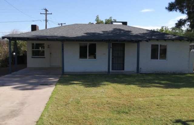 Photo of 2241 W Whitton Ave