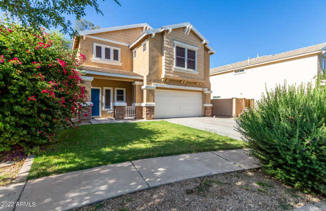 4324 E WINDSOR Court