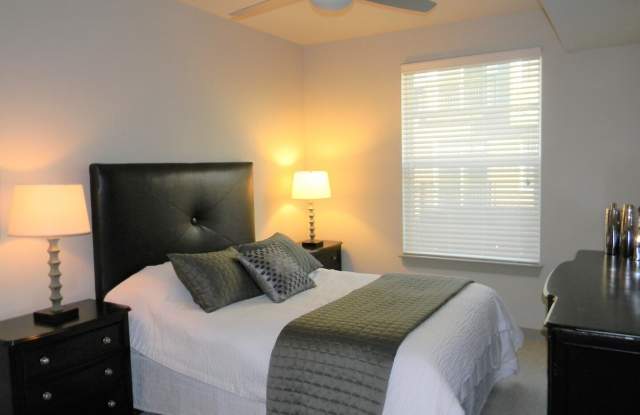 690 E Algonquin Road unit: 3204