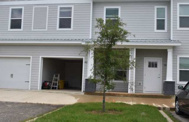 402 Date Palm Ln