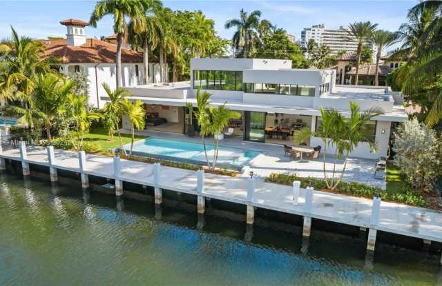 401 Royal Plaza Dr