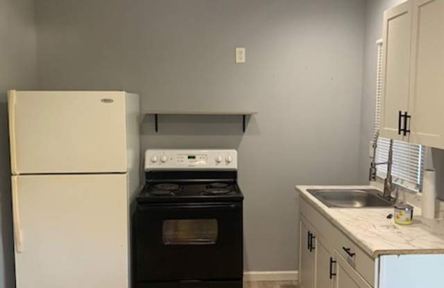 heat/air stove refrigerator/near downtown