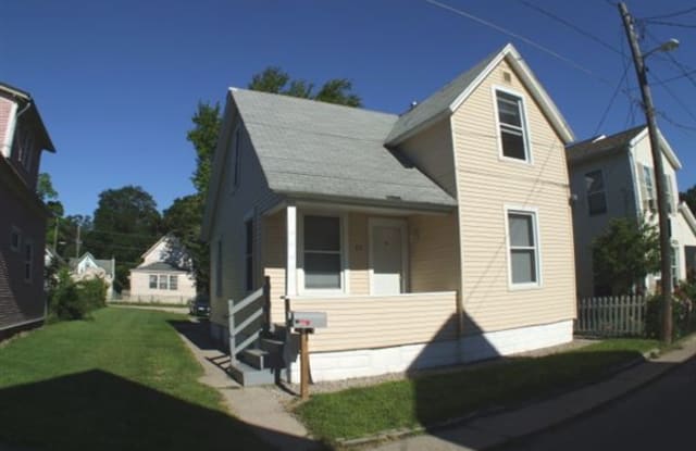 23 Vandine Pl NE Apt B - 23 Vandine Pl NE, Grand Rapids, MI 49503