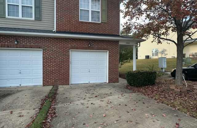 Spacious 3-Bedroom Townhome with Garage in Mingo Creek