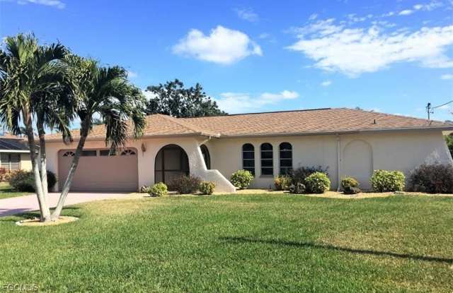 Photo of 3419 SE 18th Place