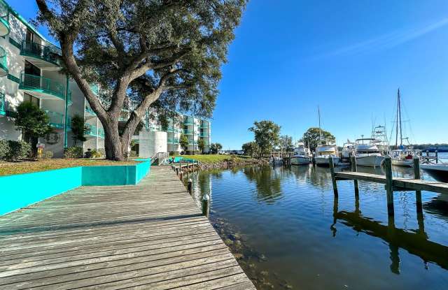 1 bedroom 1 bath condo for rent in Martinique on Bayou Chico! Water, sewer, and trash included! - 201 South Stillman Street, Pensacola, FL 32505