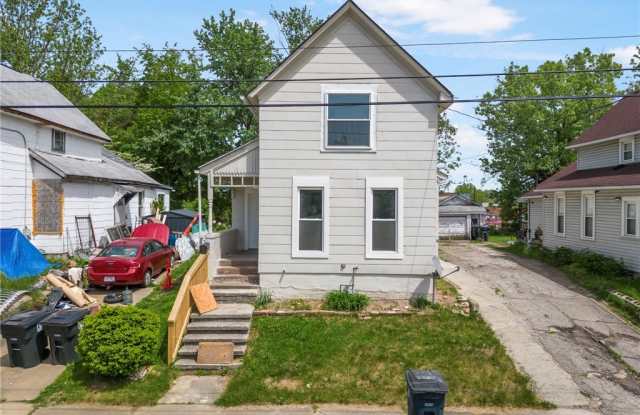 1027 Yale Street