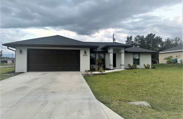 859 NE 6th Place
