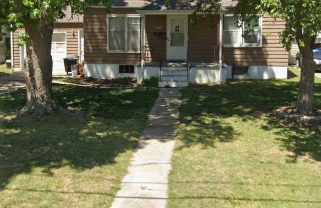 Photo of 2 Bedroom, 1 Bathroom House with attached single garage