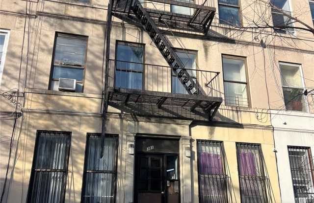 Photo of 381 Chauncey Street unit: 3A