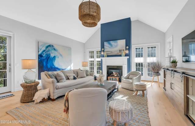 118 Beacon Boulevard