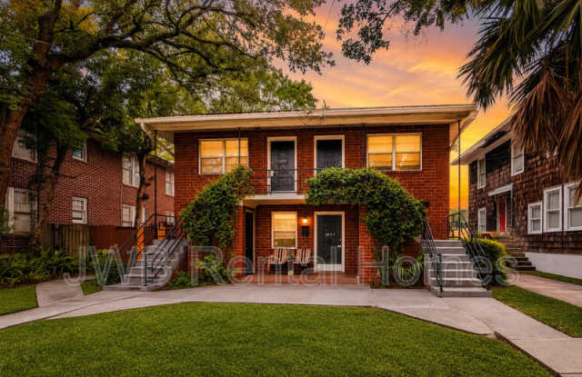 2725 Herschel St
