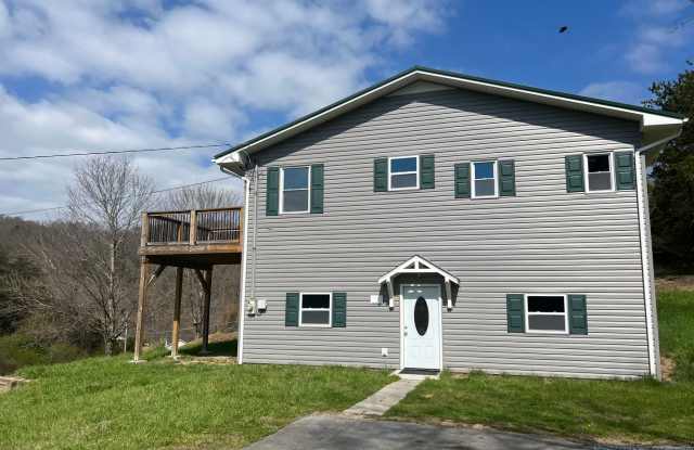 Photo of Private 3 bed 2bath house in North Johnson City! - Available NOW