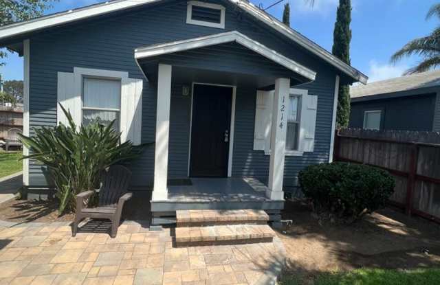 Walk to Beach, W/D, Shared Yard, Parking, No Pets