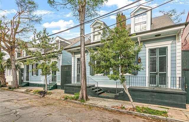 2619 CHARTRES Street