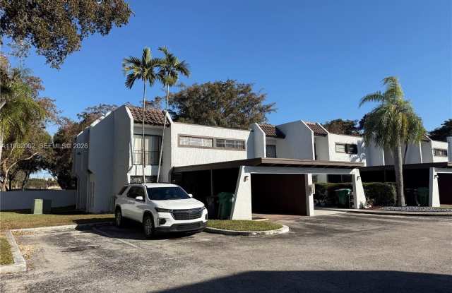 6500 Kendale Lakes Dr