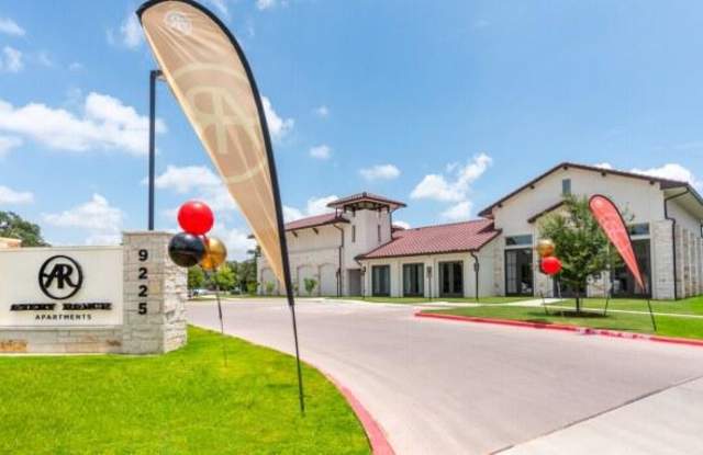 9225 N Lake Creek Pky