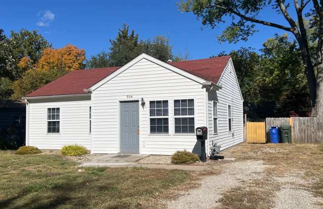 3 Bedroom home with Fenced Yard - Available November