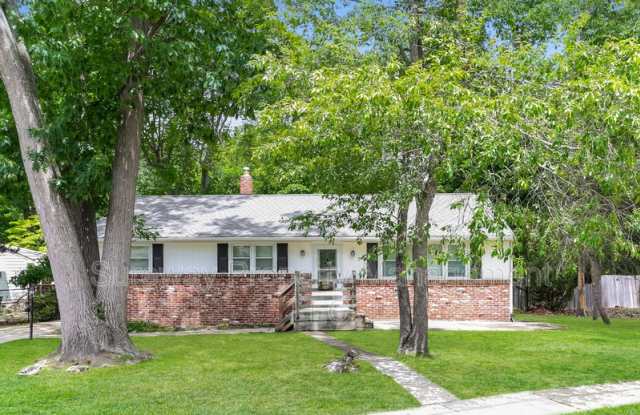 359 Lake Blvd