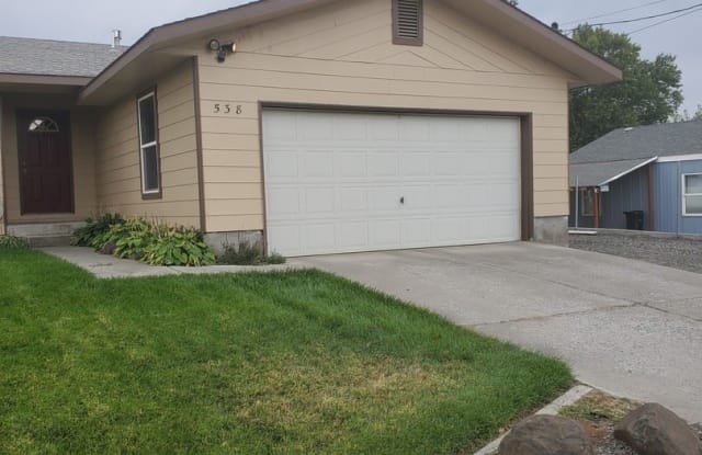 538 E Highland Ave - 538 East Highland Avenue, Hermiston, OR 97838