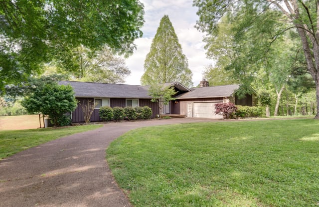 737 Maynard Ln - 737 Maynard Ln, Maury County, TN 38401