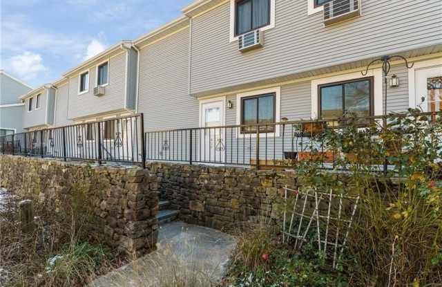 Photo of 66 Girard Avenue unit: 417