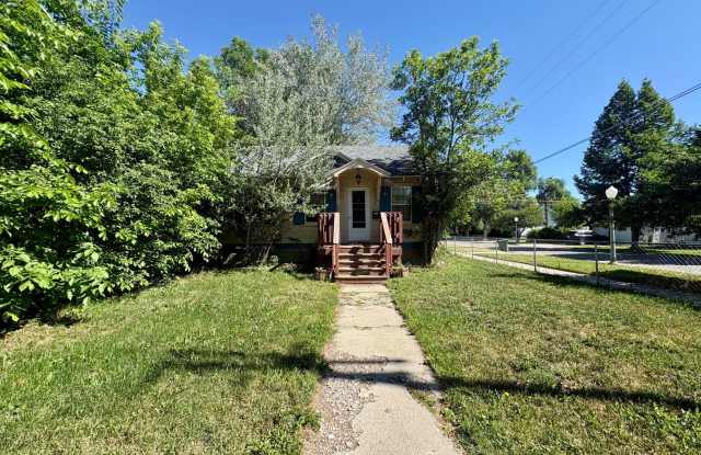 2 bed 1 bath Home Near the Historic District