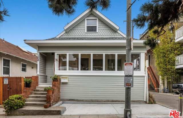 108 Thornton Pl