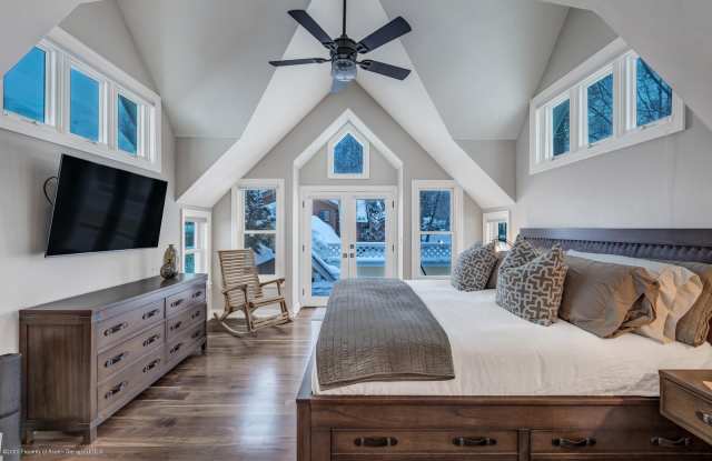 Photo of 633 W Main Street