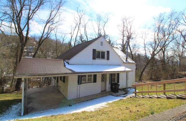 Large - 3 Bedroom House - Downtown Campus - Available 6/10 - 456 Mason Street, Morgantown, WV 26505