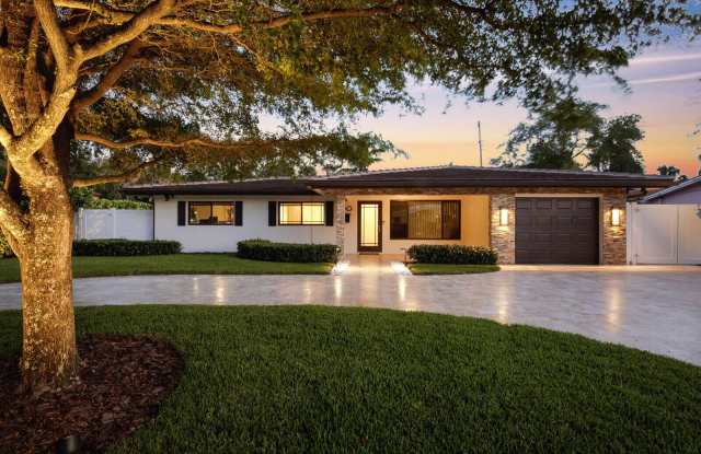 700 NW 7th Drive