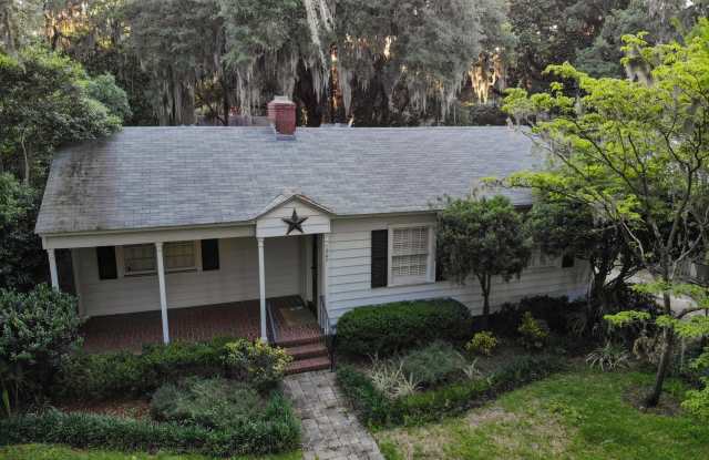 1207 Pine Avenue