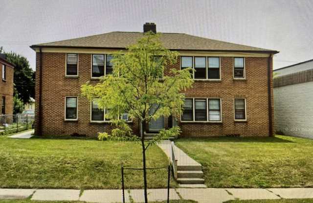 5615 W Wisconsin Ave