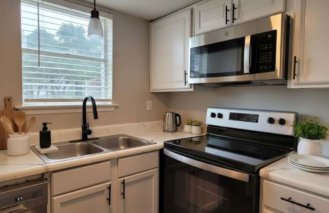 Ivy Plains at Brooks