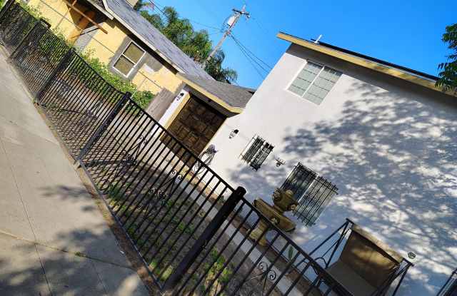 943 Tulare Street