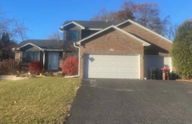 2269 Arlington Ave E