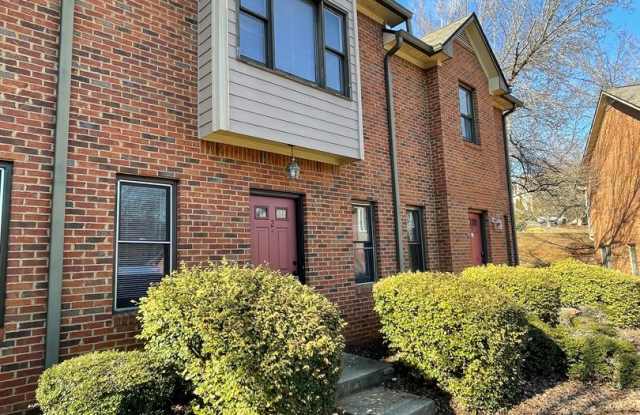 2 Bedroom/2 .5 Bath Condo located in River Station Condominiums close to EPPS BRIDGE shopping!