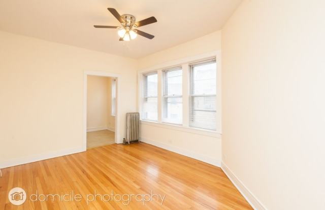 Photo of 903 W Altgeld St